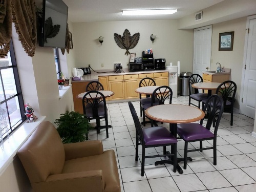 Peach Tree Inn image 14