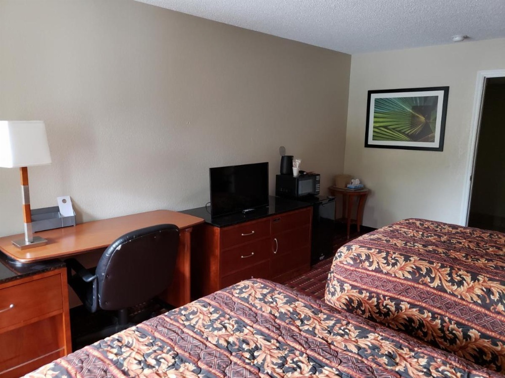 Queen Room with Two Queen Beds - Smoking